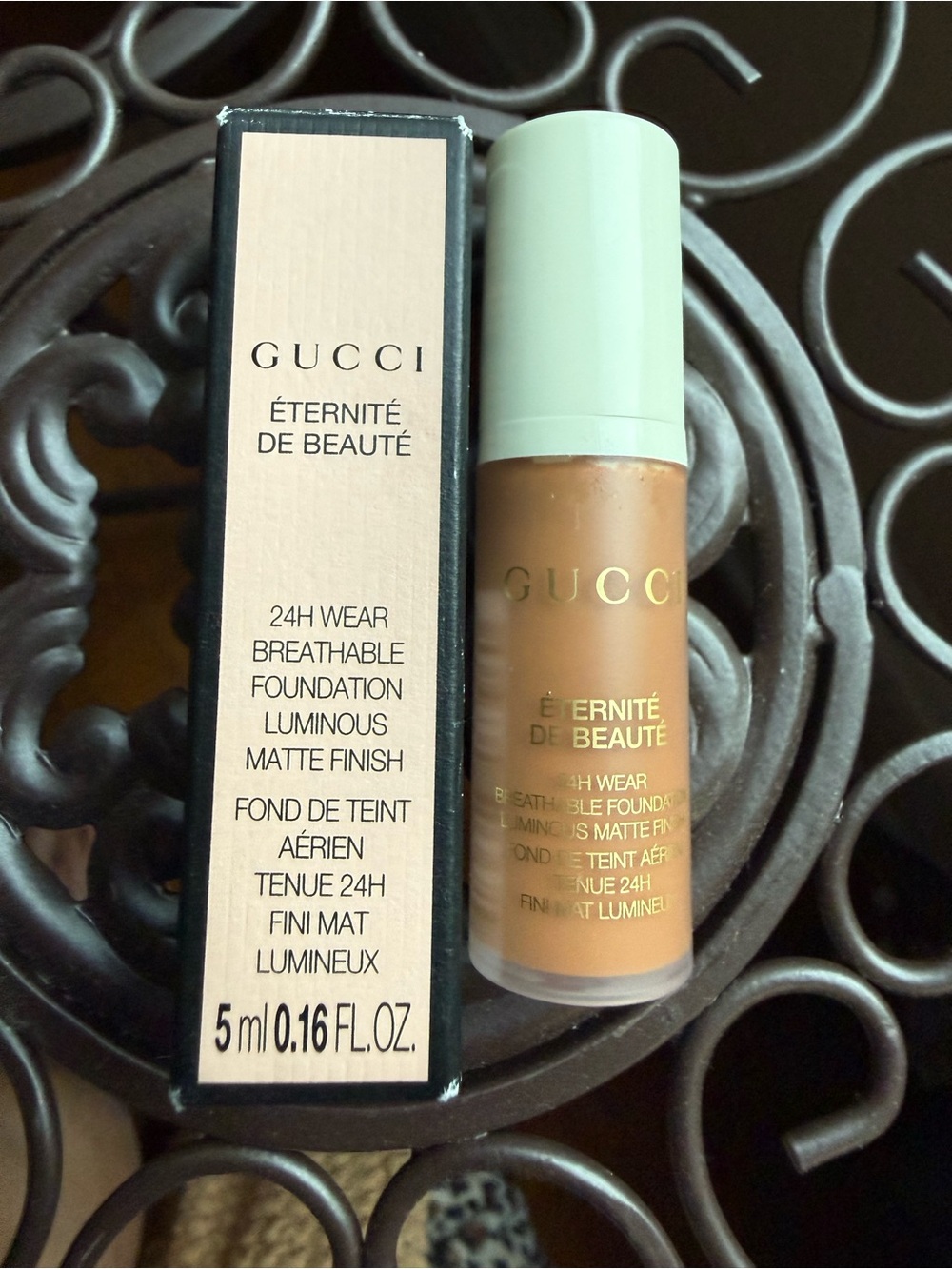 Gucci Éternité de Beauté 24H Wear Foundation - medium deep